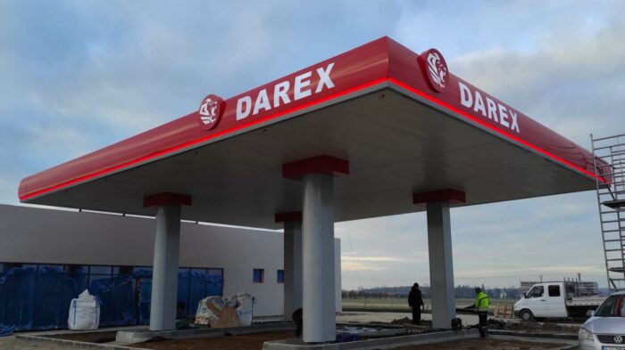 Stacja paliw Darex - wiata na czterech słupach, otok aluminiowy z palskie LED